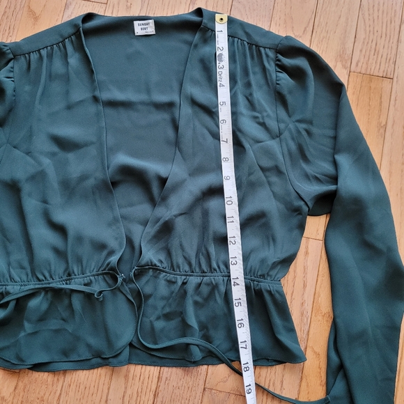Sunday Best Aritzia Crop Front Tie Kimberly Long Sleeve Blouse Green - Picture 15 of 16